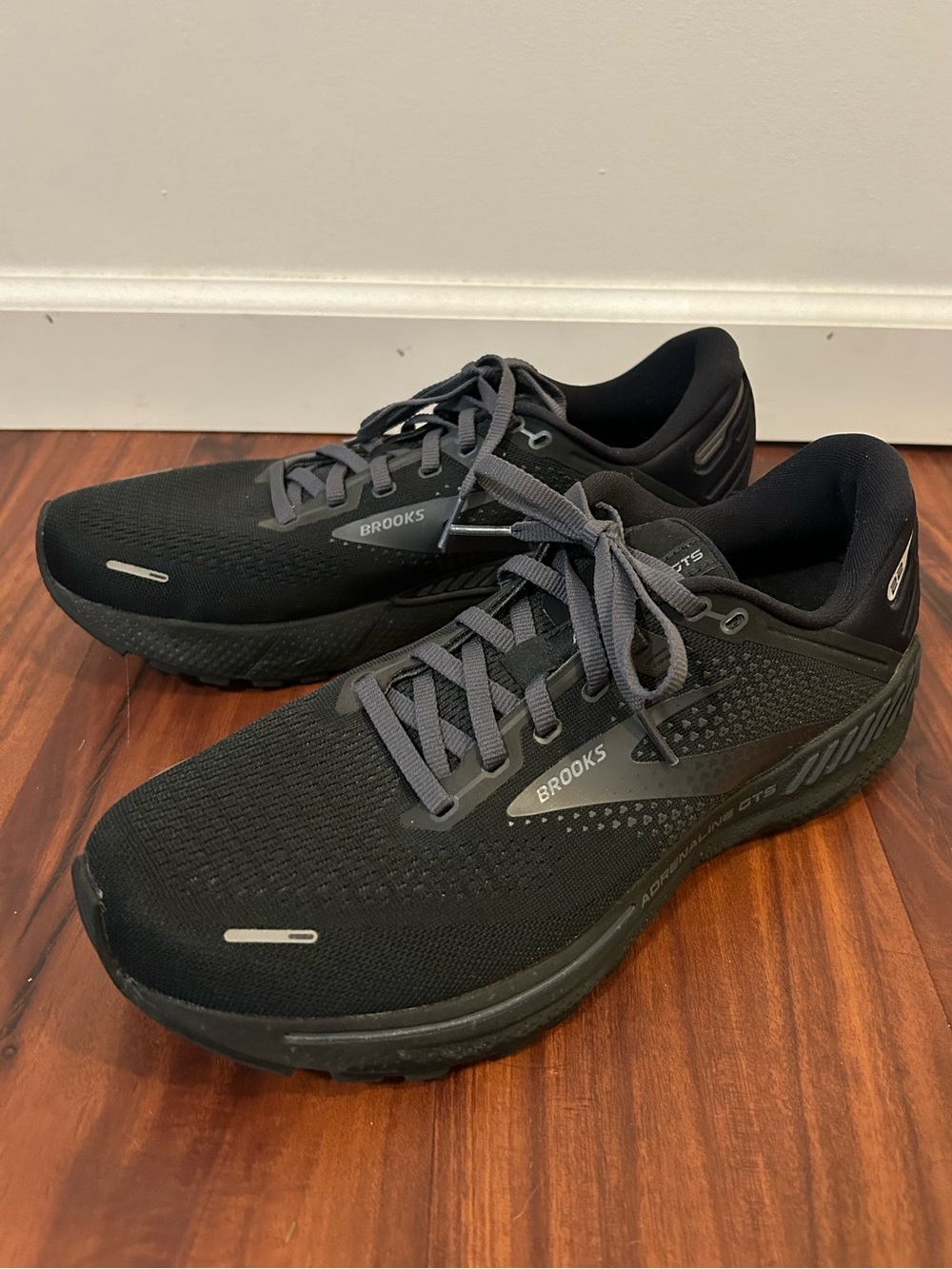 Brooks Adrenaline GTS 22 Men's Black Athletic Running Shoes Sneakers 9.5 Wide 2E